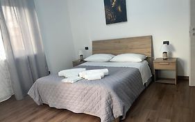 Juliet N - Rental Rooms Verona